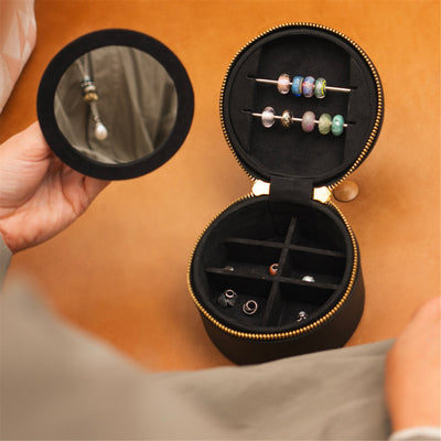 Yuvarlak Mücevher Kutusu, Siyah